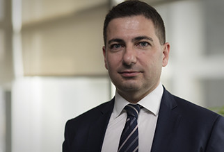 Yorglass CFO Ugur Seker receives award from the UK